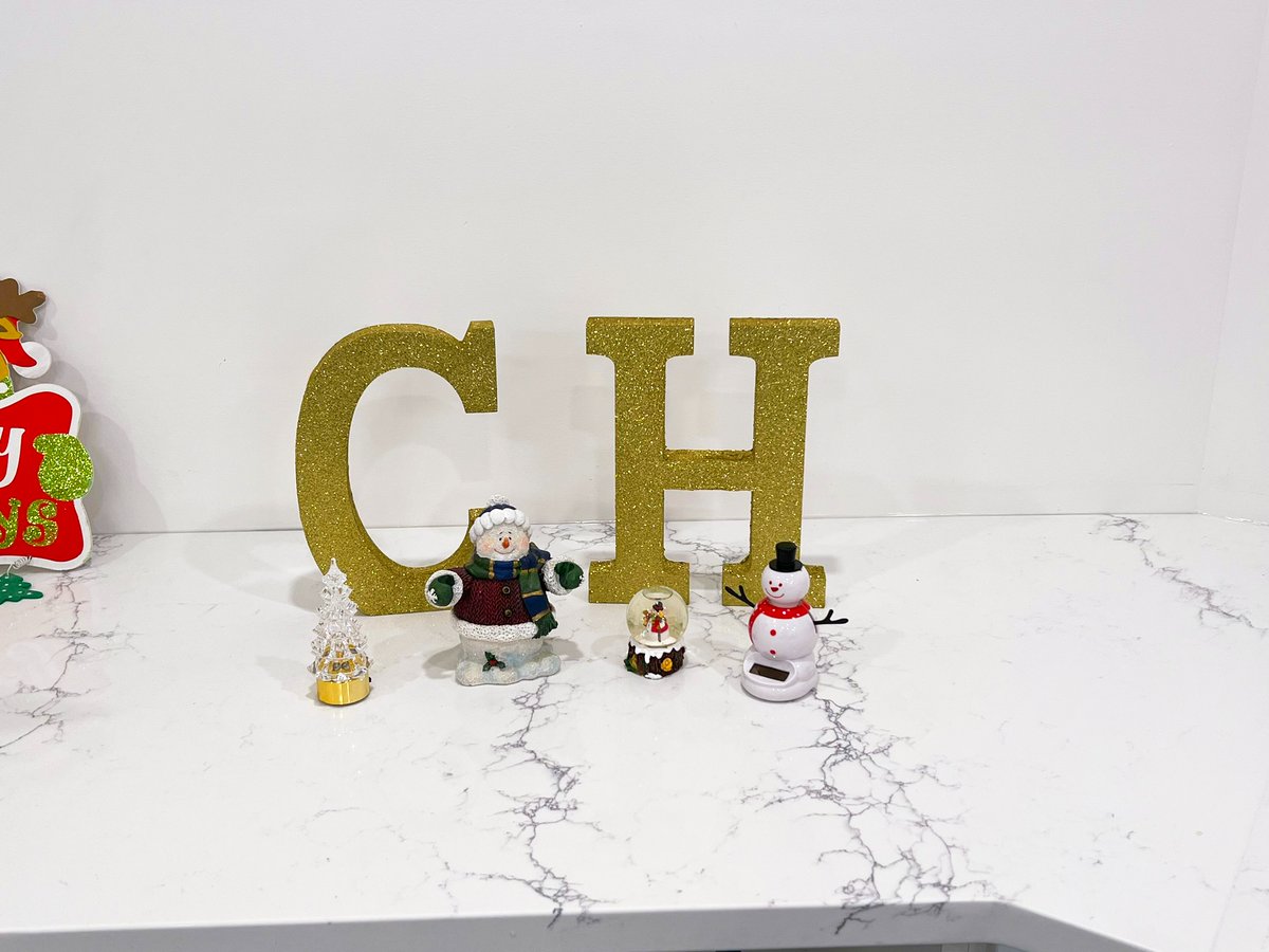 CHGroupRegina's tweet photo. Campbell &amp; Haliburton Group's main office is getting into the festive spirit with some slow and steady holiday decorating! Here is our office so far. :)

https://t.co/yr6w2ECSei
#CHGroup #Regina #YQR #Insurance #Rentals #Construction https://t.co/7ZqMXJhlfC