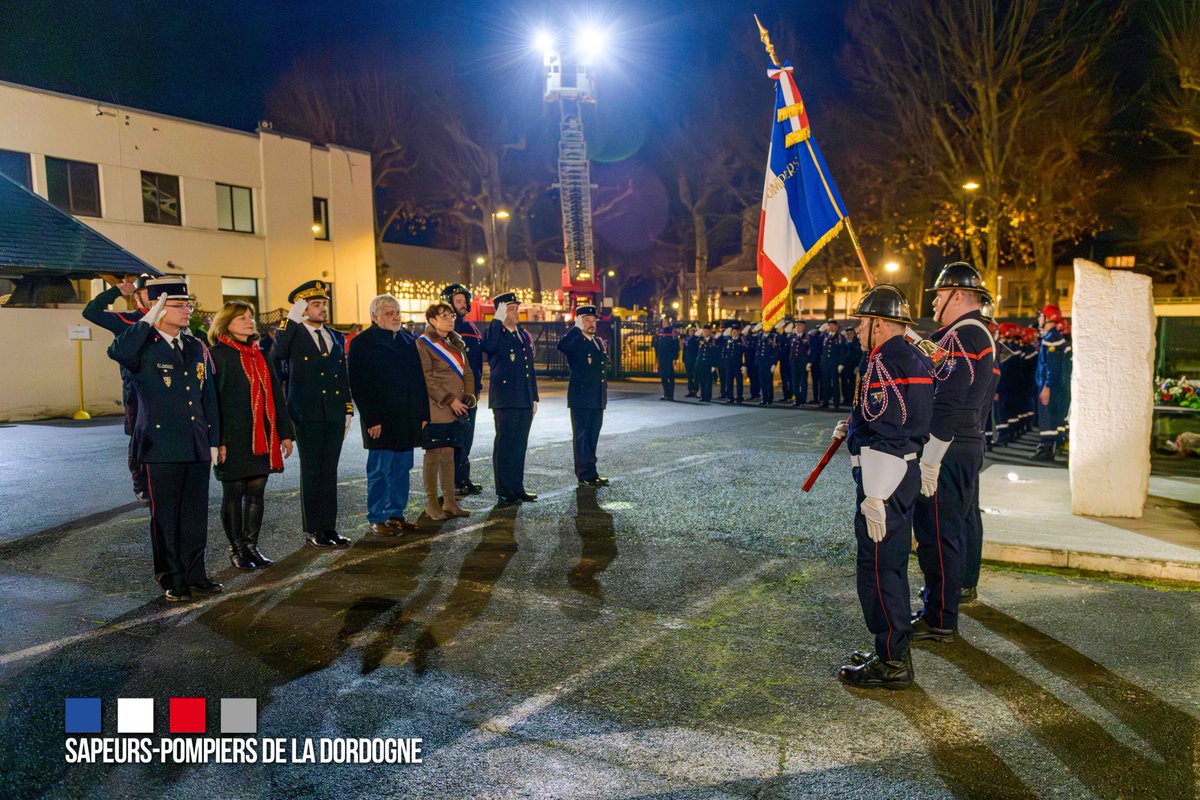 pompiers24's tweet photo. ↪️ Retour en 📷 de la cérémonie de #SteBarbe, des @pompiers24 de #Périgueux à la caserne pour les #sapeurspompiersprofessionnels, les #volontaires, les #Veterans, les #JSP, accompagnés de leur famille
🫡 Moment solennel, empreint de respect et de traditions
@Prefet24 @udsp24 https://t.co/A3cadyE2Hv