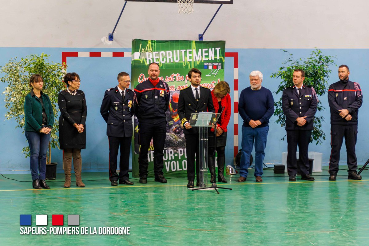 pompiers24's tweet photo. ↪️ Retour en 📷 de la cérémonie de #SteBarbe, des @pompiers24 de #Périgueux à la caserne pour les #sapeurspompiersprofessionnels, les #volontaires, les #Veterans, les #JSP, accompagnés de leur famille
🫡 Moment solennel, empreint de respect et de traditions
@Prefet24 @udsp24 https://t.co/A3cadyE2Hv