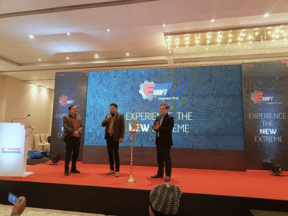 ETBIndia's tweet photo. Catch the glimpses of the Eicher Pro 8035XM AMT, featuring E-Smart Shift, launched in Durgapur, West Bengal on December 13, 2024.
Know More: https://t.co/Ctx6hajlBV
#EicherBSVI #EUTECH6 #HCVTrucks #HighPower #MaximumUptime #MyEicher #HeavyTrucks #Eicher https://t.co/0rLDx2hONS