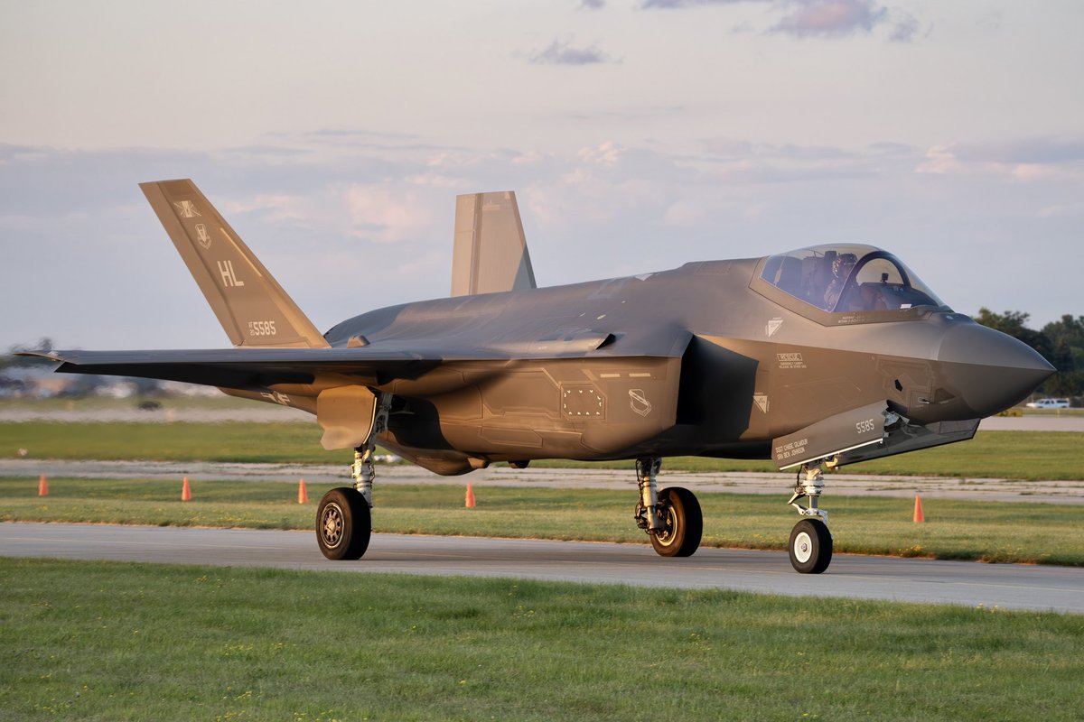 tcavphoto's tweet photo. Heard a very cool jet had a birthday yesterday… https://t.co/QahJlXm3Mf
