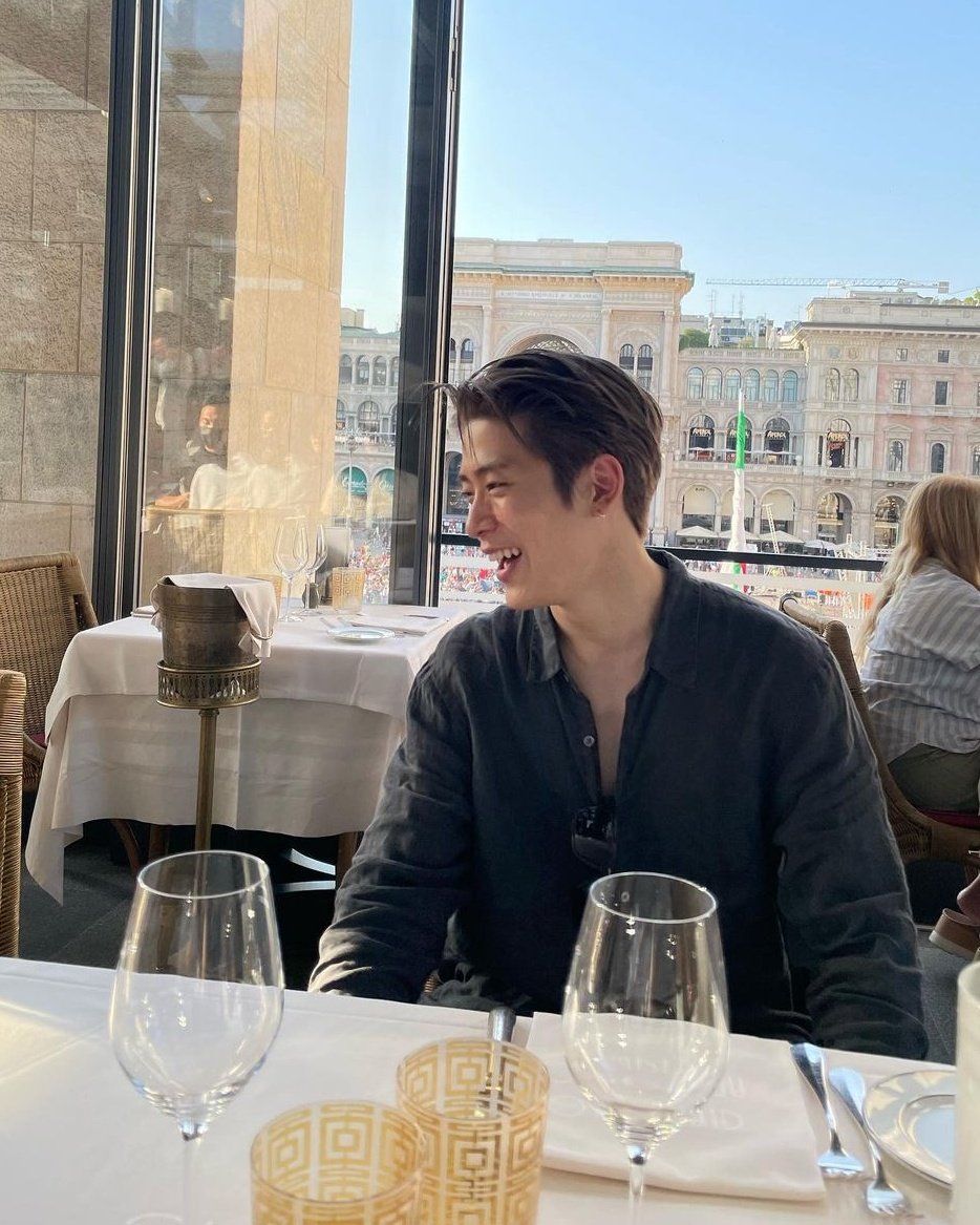 ADORE0214's tweet photo. _jeongjaehyun 🍾🥂 https://t.co/TVAkjp2ofr