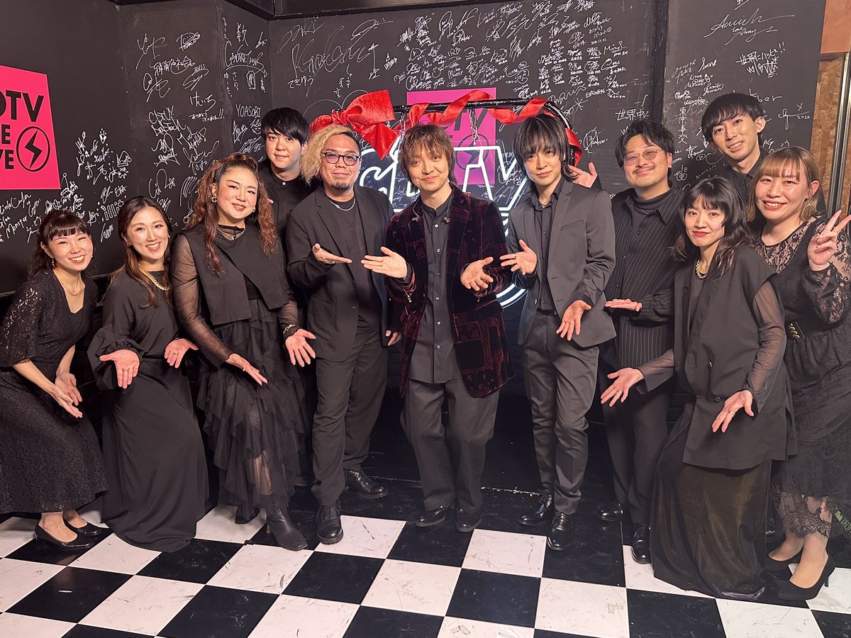 DAICHIMIURAinfo's tweet photo. #CDTVライブライブ

「Happy Xmas（War Is Over）」（ジョン・レノン）を
素敵なコーラスの皆さんと
パフォーマンスさせていただきました🎅🎄

ありがとうございました🎁

#CDTV
#TBS https://t.co/LmEvOKntIe