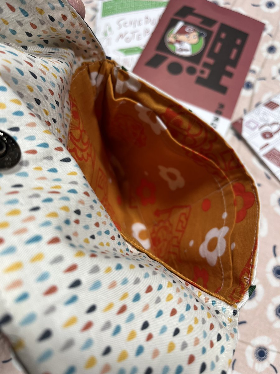 uru0624's tweet photo. HFMのスケジュール帳をいただいたので、
仕事で使いたくて、ヒップバッグを作りました👜
実は隠れてキティちゃん柄です😻
#ヒップバッグ
#ハンドメイド
#裁縫好き
#HFM
#ラジオ大好き https://t.co/KeTNSBotc5