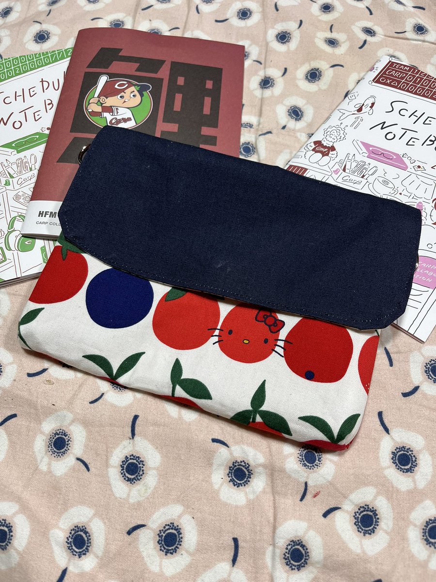 uru0624's tweet photo. HFMのスケジュール帳をいただいたので、
仕事で使いたくて、ヒップバッグを作りました👜
実は隠れてキティちゃん柄です😻
#ヒップバッグ
#ハンドメイド
#裁縫好き
#HFM
#ラジオ大好き https://t.co/KeTNSBotc5