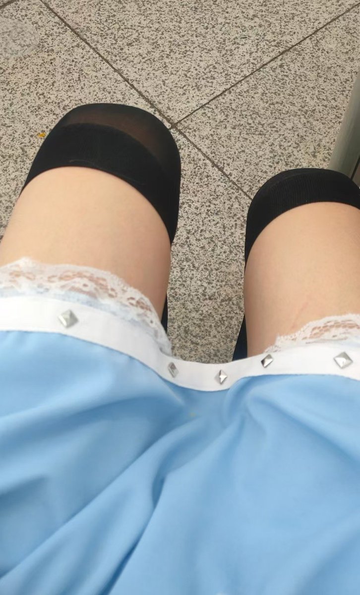 feierbukun520's tweet photo. 这个天气不穿内裤出门接露出真的冻逼啊啊 https://t.co/MP4qyNcMXp