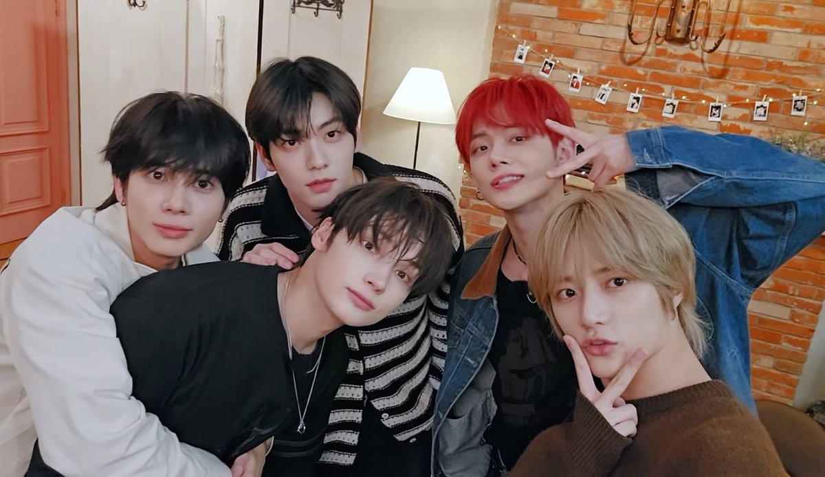 TXTChartData's tweet photo. GOLDEN DISC Most Popular Artist Award (Male)

#1 * — 31.51%
#2 TXT — 31.02%

Total Gaps : 59,866 votes 🔻🔥

Voting Apps: Mubeat, My1pick and FandomChart https://t.co/UZZLgMtX4C