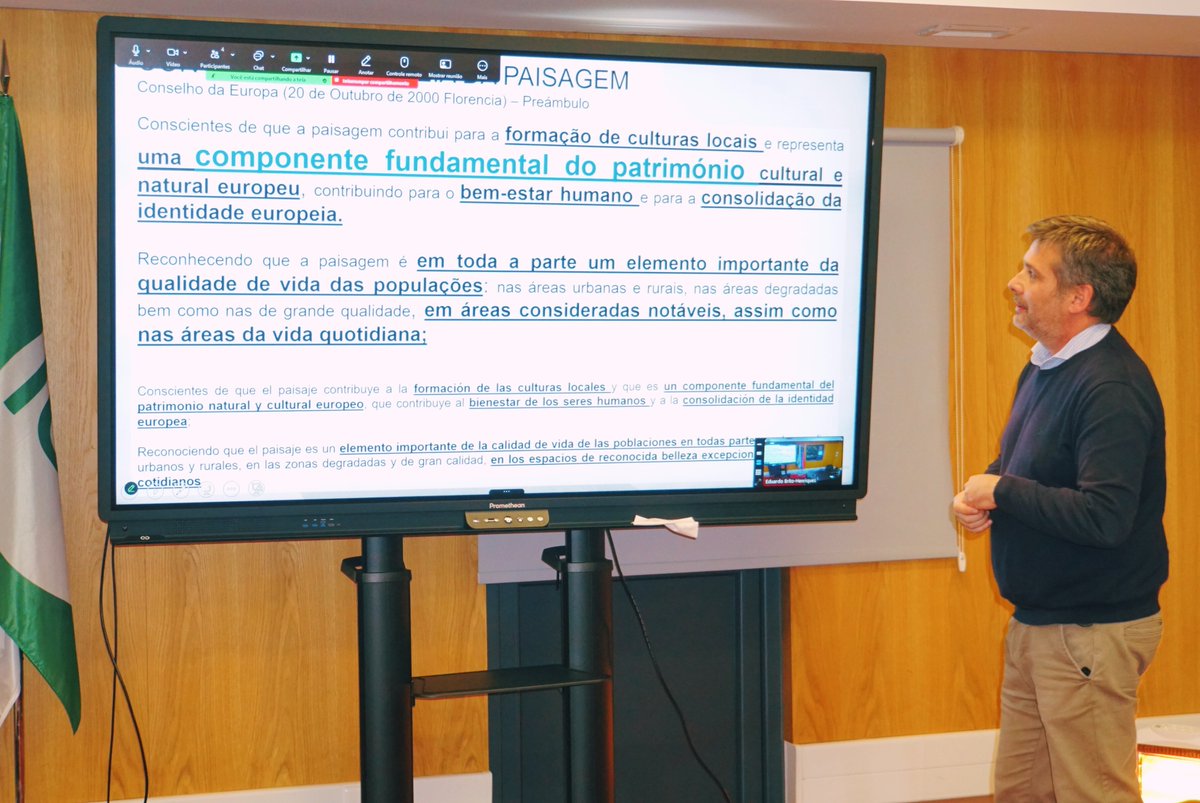 No âmbito das Conferências Territur - Turismo, Património e Território, o IGOT-ULisboa recebeu, no dia 12 de dezembro, o professor Daniel Herrera Arenas para uma palestra intitulada "La Representación del paisaje: aplicaciones de realidad virtual y aumentada". 🌍🥽
