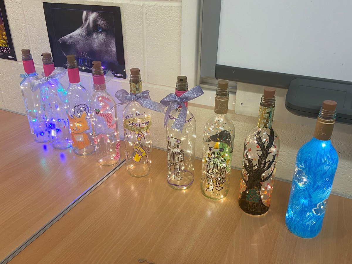 Making Christmas gifts

"DIY gifts can be significantly cheaper than store-bought options, especially if you utilize recycled or readily available materials "
"By repurposing materials or choosing sustainable options, you can minimize your environmental footprint
@ecoschoolfran