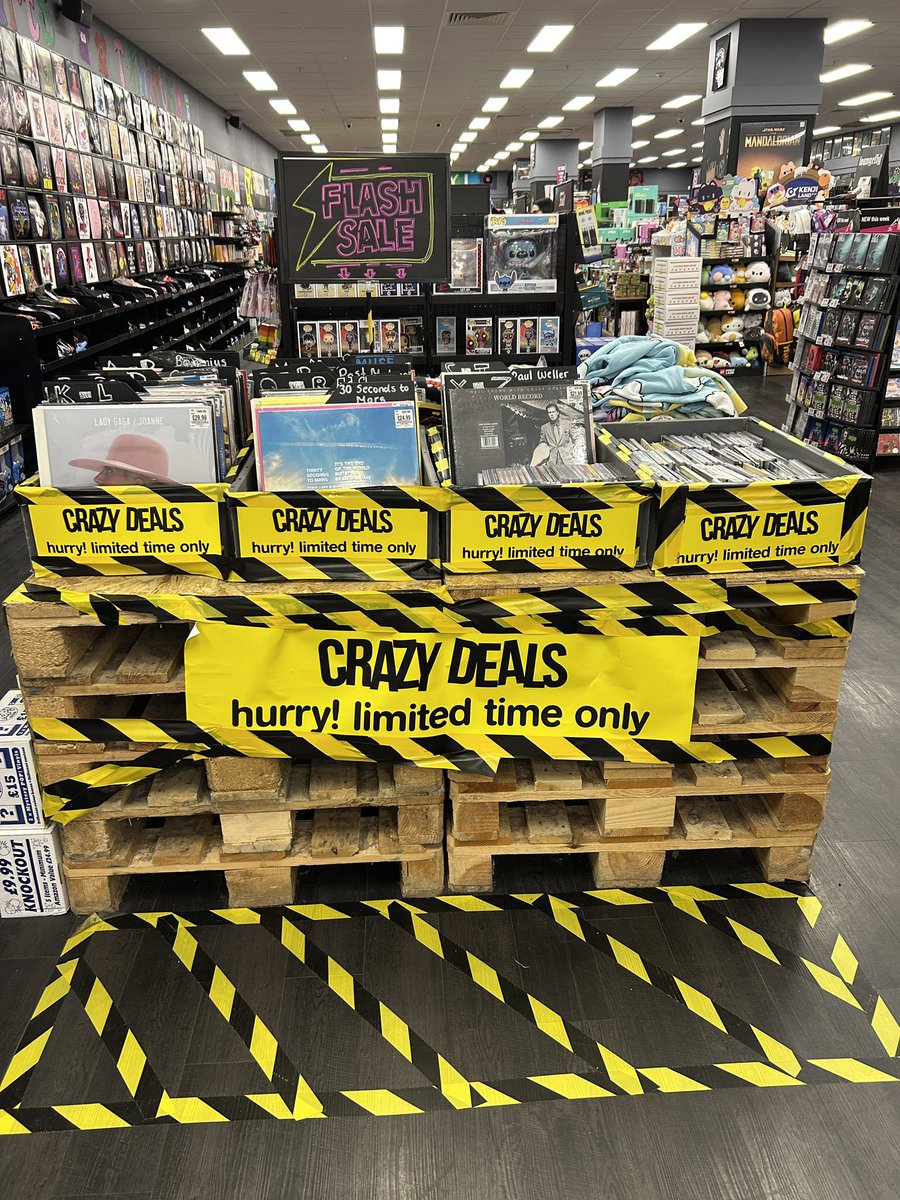 hmvSunderland's tweet photo. Our big sale on CD and vinyl has been extended ‼️💿 Come by and get your faves or a special gift for someone, we’re open until 7pm @BridgesSund #hmv #hmvsunderland #hmvlovesvinyl #hmvcrazydeals #hmvforthefans https://t.co/XmtjzvlNhT