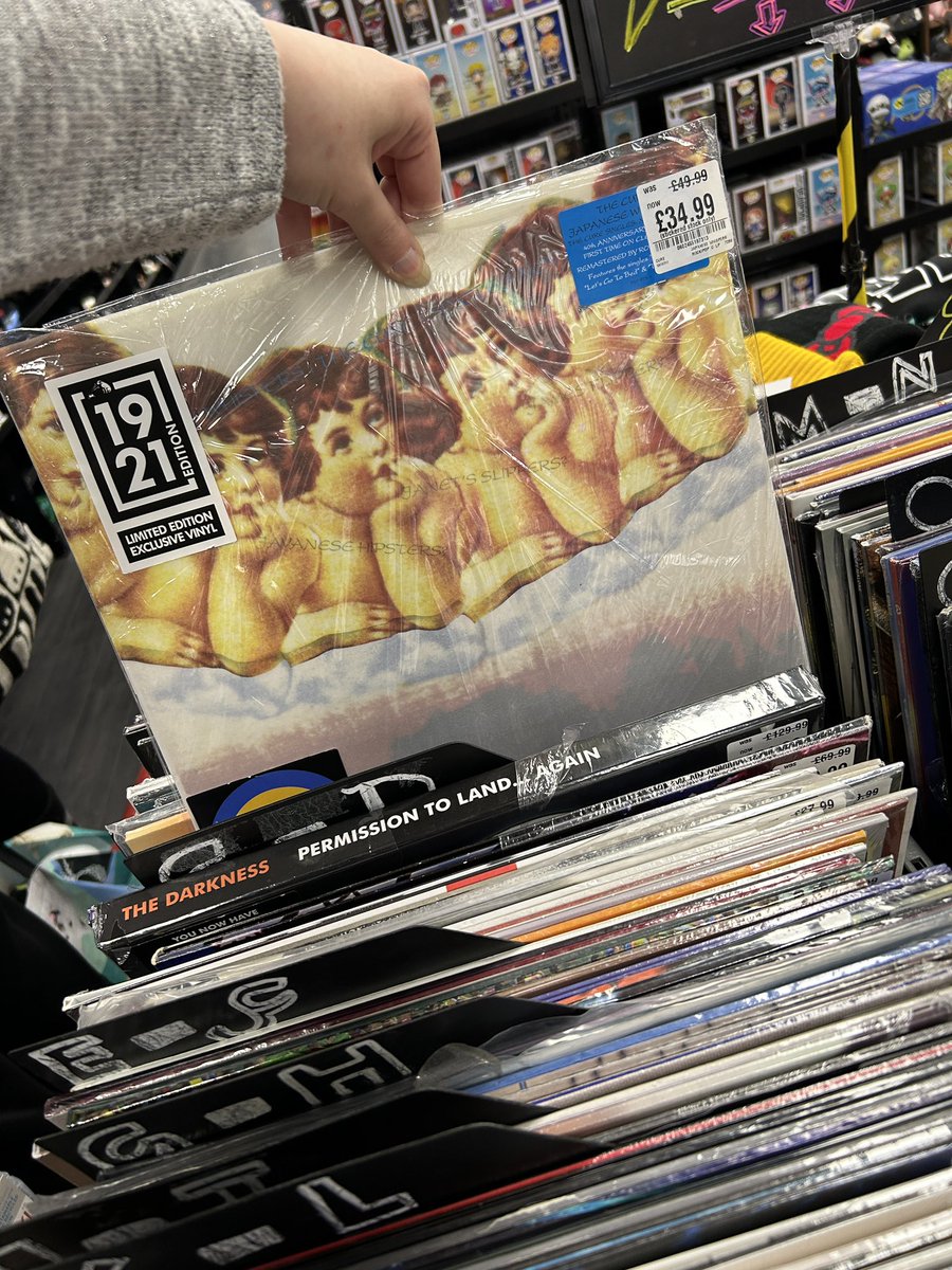 hmvSunderland's tweet photo. Our big sale on CD and vinyl has been extended ‼️💿 Come by and get your faves or a special gift for someone, we’re open until 7pm @BridgesSund #hmv #hmvsunderland #hmvlovesvinyl #hmvcrazydeals #hmvforthefans https://t.co/XmtjzvlNhT