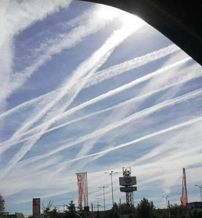 Imagine seeing this sky &amp; not questioning a thing..

#chemtrails