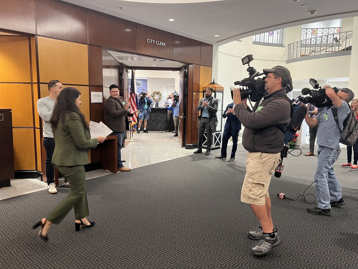 Senator Carlos Guillermo Smith tweet media