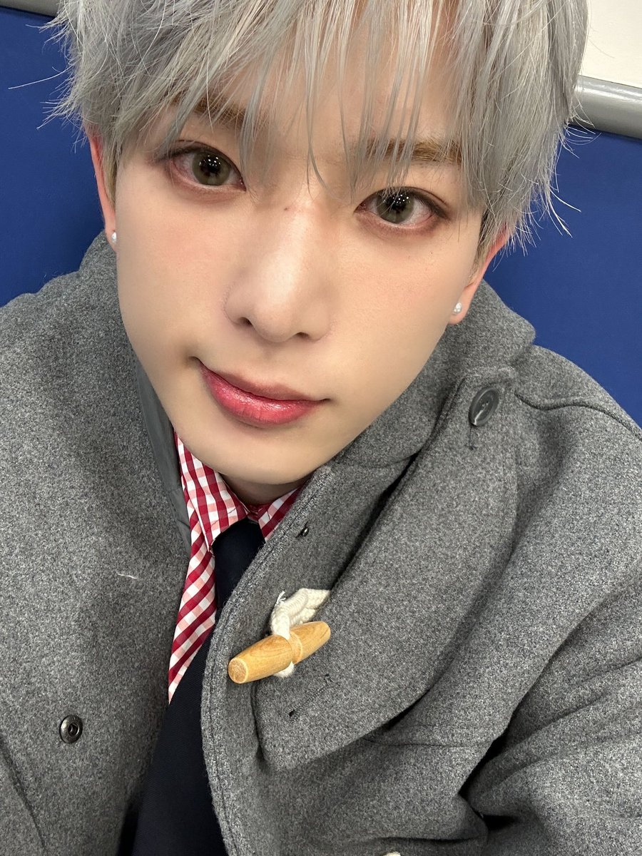 Happy Holidays~~~- ̗̀🎁 ̖́-

#andTEAM #HARUA