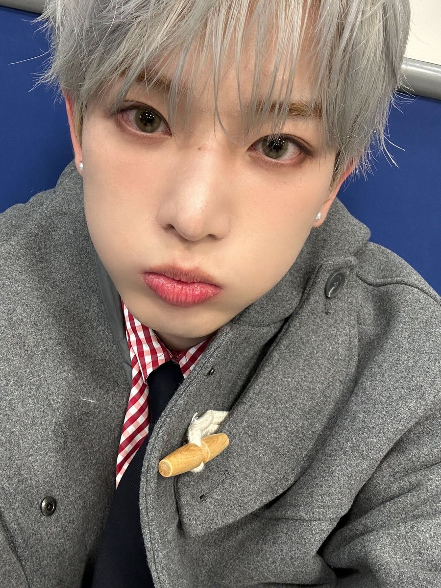 andTEAM_members's tweet photo. Happy Holidays~~~- ̗̀🎁 ̖́-

#andTEAM #HARUA https://t.co/zmnK3AXZbI