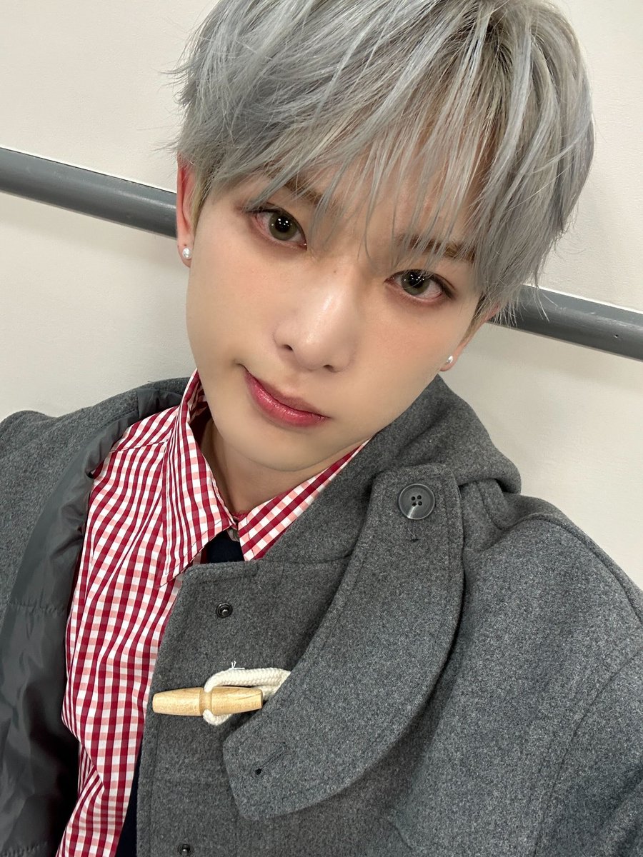 andTEAM_members's tweet photo. Happy Holidays~~~- ̗̀🎁 ̖́-

#andTEAM #HARUA https://t.co/zmnK3AXZbI