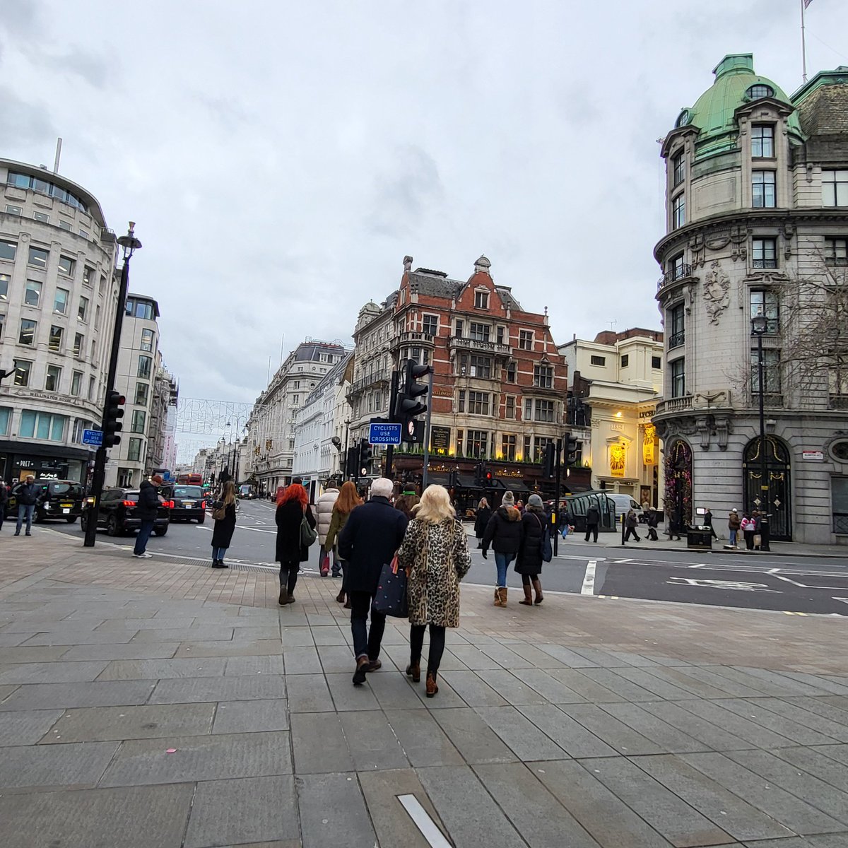 Cujo_Kate's tweet image. This crosswalk in Westminister could be such a cool Tekken background! 
@Harada_TEKKEN @TEKKEN #lond