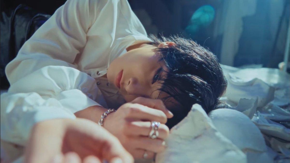 yslcheol's tweet photo. JEONGIN’S VISUALS, VOCALS, DANCING, AND ACTING IN HALLUCINATION MV 😮‍💨💯 https://t.co/21XMOEkFpG