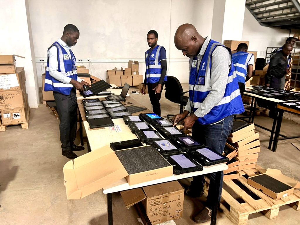 murungiestelle's tweet photo. Today, @MoICT_Ug received 60,247 tablets from @StatisticsUg, previously  used during the National Population and Housing Census. These devices  will now support vital government initiatives! 🌍✨ https://t.co/mRd1F9WlY7