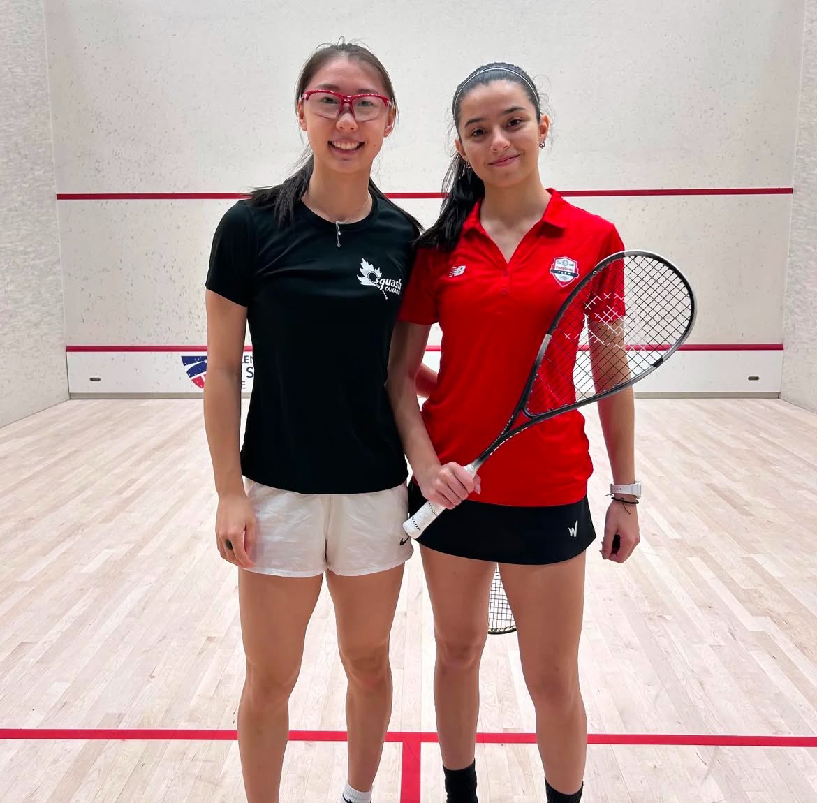 sndpy's tweet photo. #ÉliteDeportiva🇵🇾

#Squash⚫ • Fiorella Gatti, destaca en el #USOpenJunior 2024 que se celebra en #Filadelfia🇺🇸 ubicándose entre las mejores 16 de la cita💪🏼🤩👍🏼

Esta tarde se medirá a la local, Avery Park, buscando ubicarse en el Top10 de la cita🥳🔝

#ElDeporteNosUne🫱🏻‍🫲🏼 https://t.co/ZLu2K4Y4f4