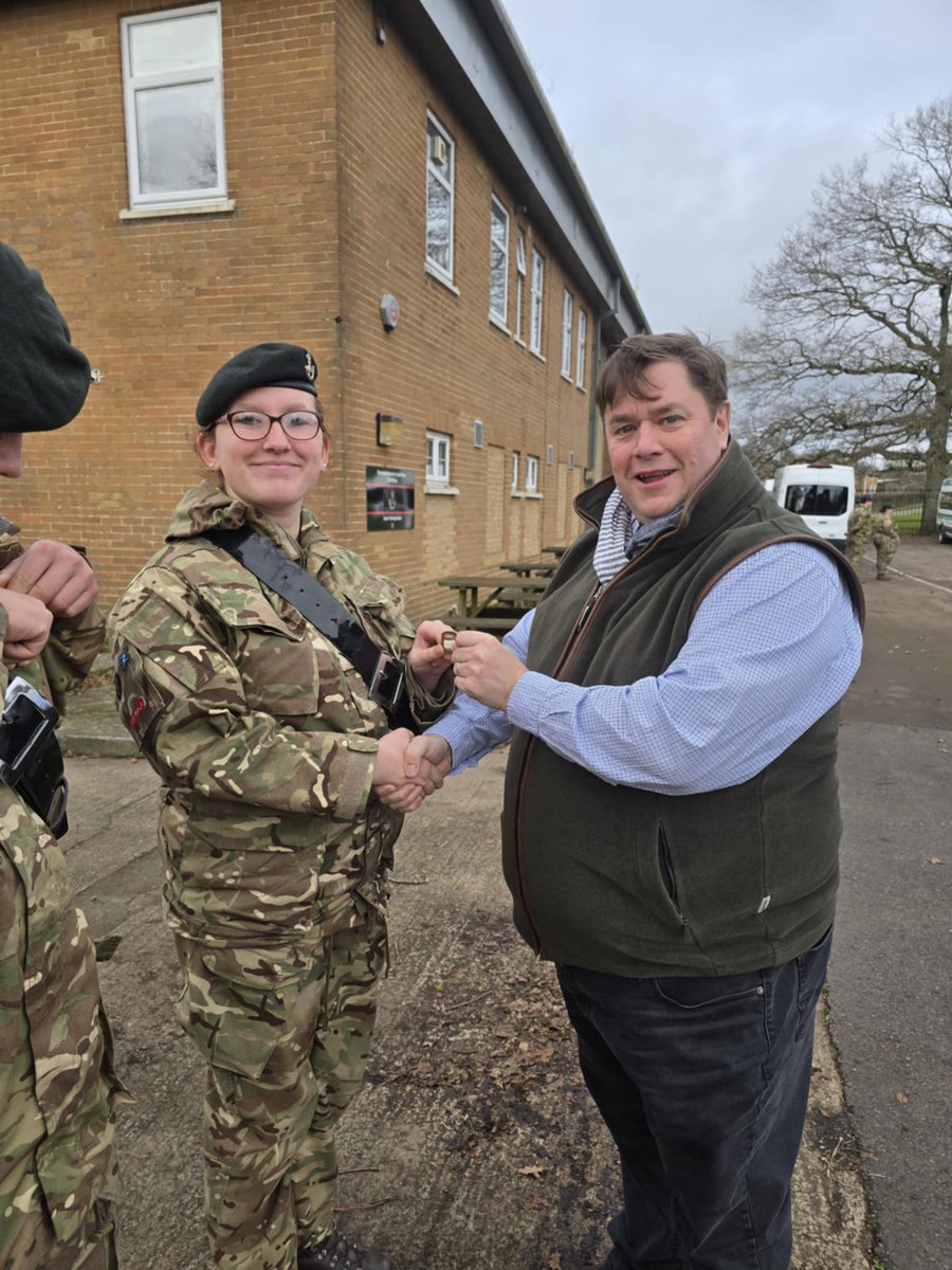 GlosACF's tweet image. Yesterday, Colonel Robson proudly presented the Corps of Drums Platoon with their badges, he was very impressed with their first performance 🥁

Well done from all at Gloucestershire ACF 😀

#acf #corpsofdrums #makingbetterhumanbeings #inspiretoachieve