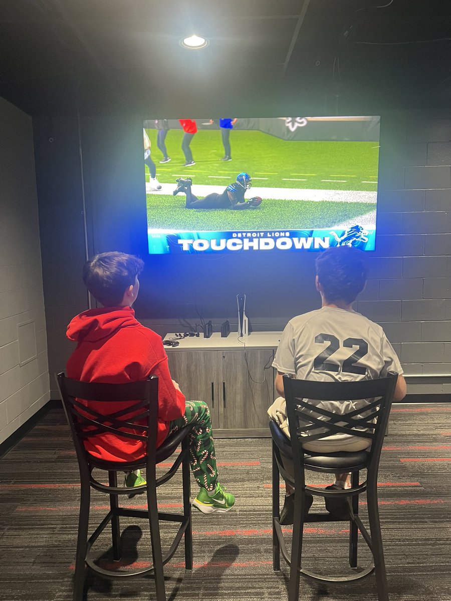 CareerCuriousTM's tweet photo. Esports ICE BOWL Today! What a GREAT Day. 🕹️🎮💻@EFSDWarriors @Mr_Popowitz @mcperry705 @keithkonyk @Mr_Bakewell4 @tnigut https://t.co/T5o6Gl3qAm