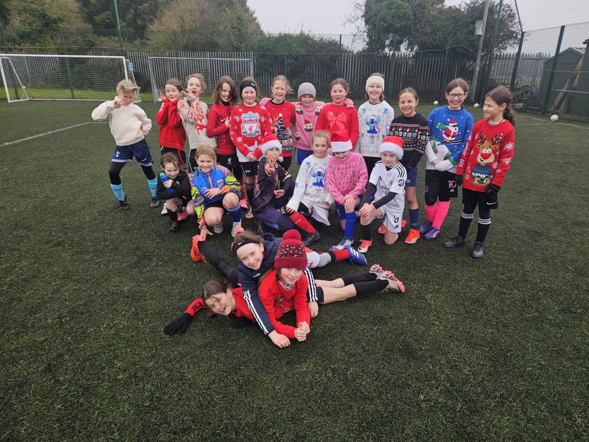 Our under 10s girls on theirs last training before Christmas. All girls are having fun and learning.
