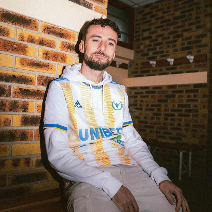 Pele_mele_'s tweet photo. Créateur de contenu depuis 2012, Vinsky est le premier invité de notre podcast Pêle-mêle.

Son regard sur la créativité, son rapport plateformes de diffusion ou encore sa soif d'entreprendre, le propriétaire du Vinsky FC se livre sans détour.

Un grand merci à lui ! 🙌 https://t.co/xagj2ofHah