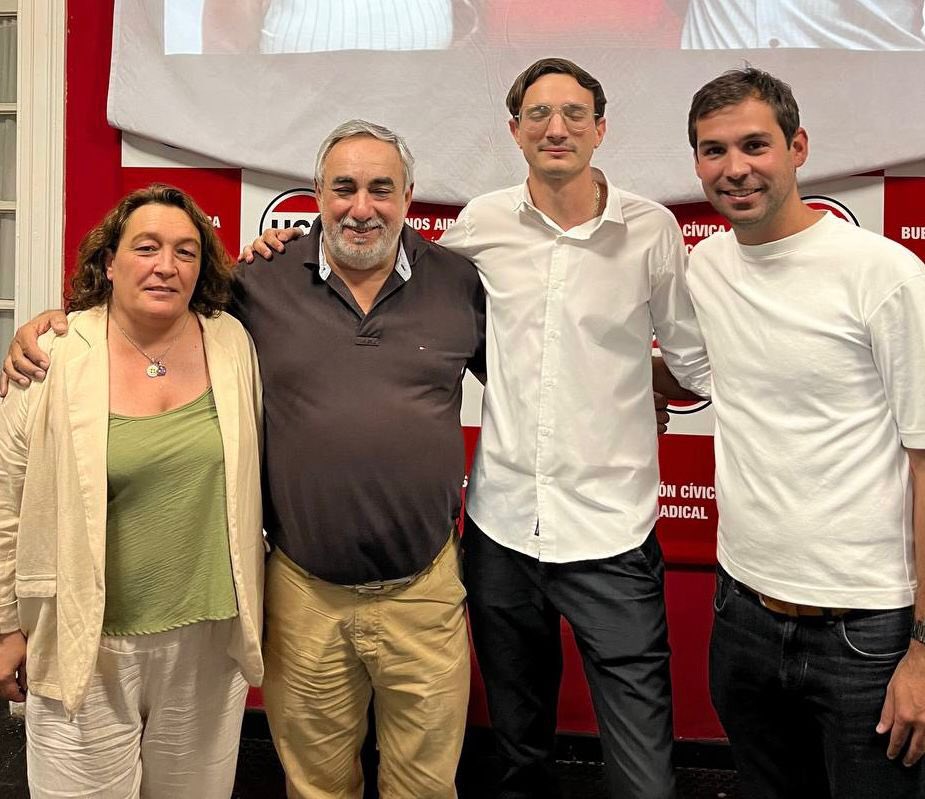 ¡Felicitaciones Leo Salvucci y a toda la nueva comisión de la <a href="/UCR_Junin/">UCR | Comité Junín</a>! 🇵🇱

Juntos seguiremos trabajando y apostando por una #UCR protagonista en #Junín, en la cuarta sección y en toda la provincia. 🫶🏼