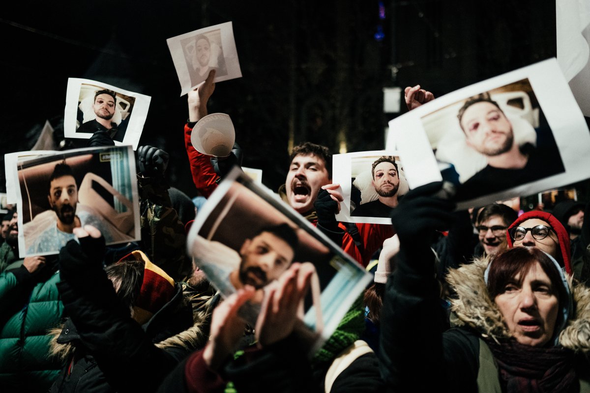 ChaiDocs's tweet photo. Mayor Kakha Kaladze could not light the Christmas tree due to ongoing protests. On the same day, the Georgian Dream party elected Mikheil Kavelashvili, a former footballer and member of the anti-Western People’s Power party, as President of Georgia.

📷 Tako Robakidze https://t.co/AveYunRUvP
