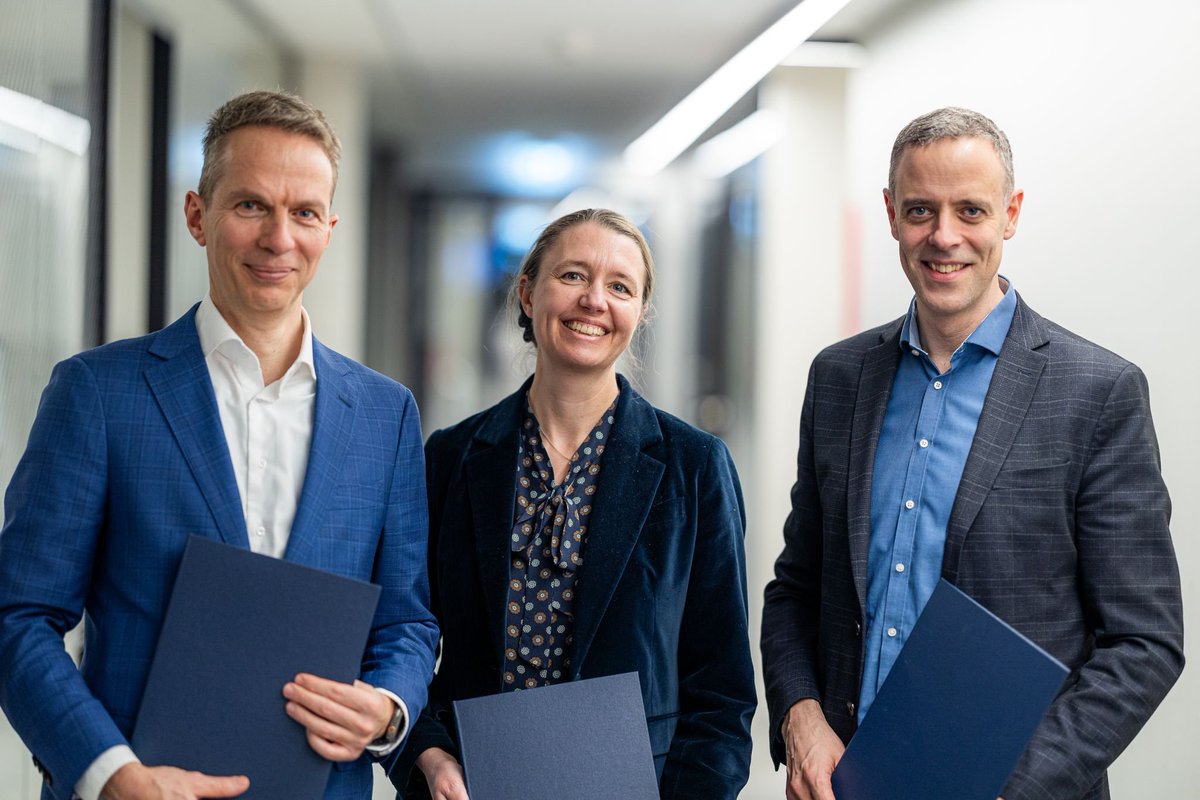 YousefED's tweet image. Think gov tech is boring? Working on Open Source solutions for Digital Autonomy for your own country is pretty exciting 🙌 Back from Berlin where the CIOs of 🇫🇷 🇩🇪 🇳🇱 decided to keep working together on tech sovereignty through open source software. Exciting to be a small part of…