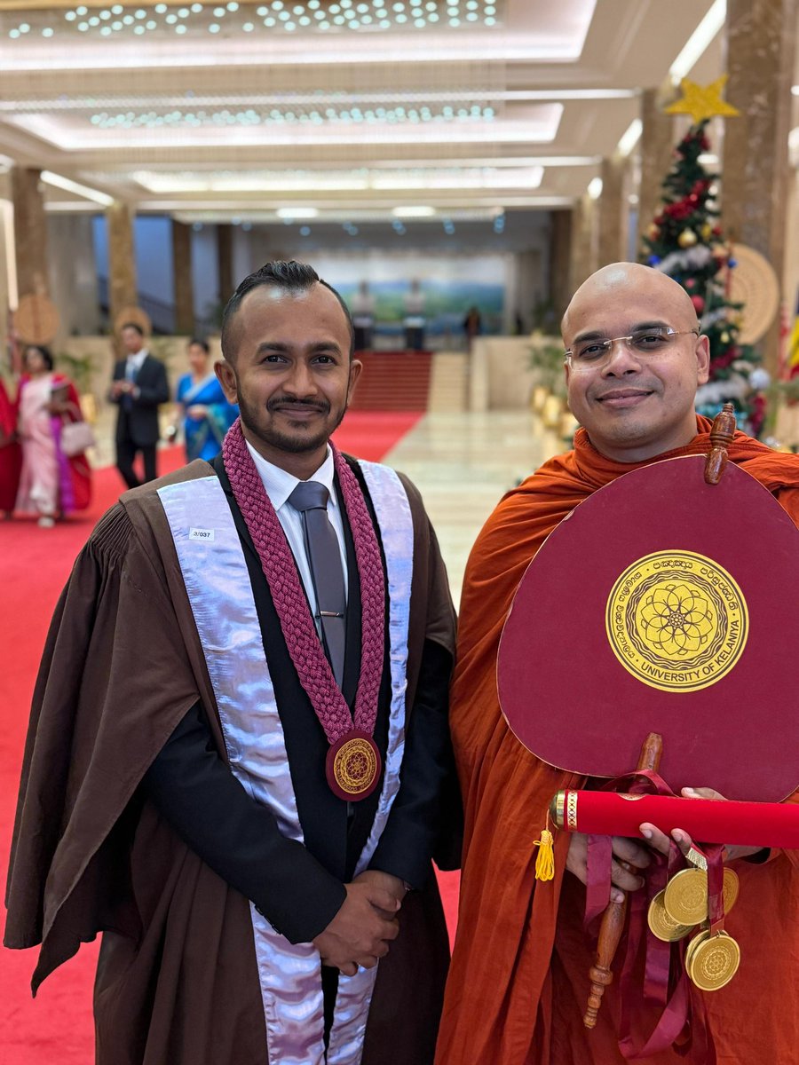 soyagayan's tweet photo. 3rd π | Postgraduate Diploma in Archaeology |
@pgiar University of Kelaniya
@VenSubodhiThero
#archaeology #PGIAR #universityofkelaniya #UOK #postgraduate #convocation #postgraduateconvocation #university #archaeologist #history #heritage #Srilanka https://t.co/BsPo3qjP0T