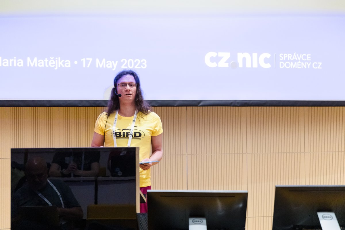 Objem IPv6 tabulky blíží čtvrtmilionu a IPv4 téměř překračuje hranici milionu prefixů. Jak můžeme zlepšit výkon hardwaru v těchto podmínkách? Na to odpoví Maria Matějka z <a href="/CZ_NIC/">CZ.NIC</a> na komunitním setkání #CSNOG2025 (21. - 22. 1. 2025) ve Zlíně. #registrace: 1url.cz/01IHE