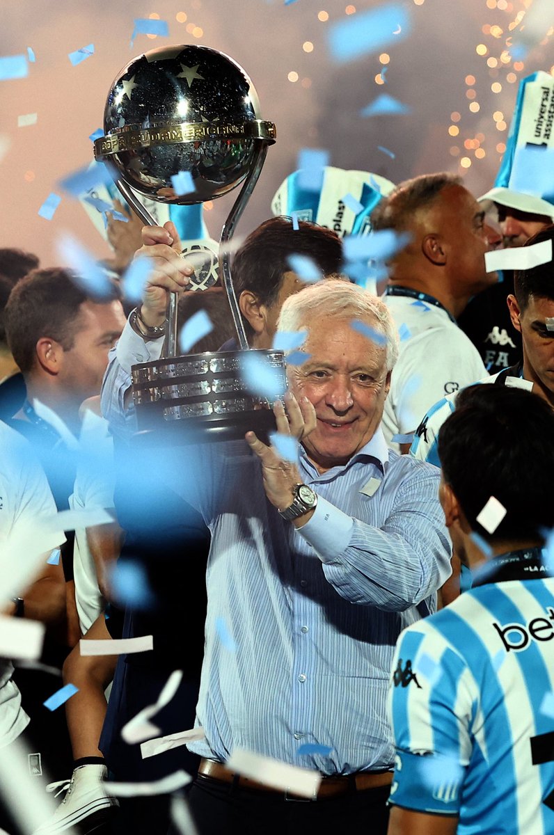 Gracias, Víctor Blanco, por poner a Racing en su lugar con gestión, trabajo y dedicación. Con errores y virtudes como todos pero, en definitiva, se elevó la vara. 

Tengo 20 años y sólo conozco el Racing de los éxitos, no el de las vacas flacas que siempre me contaron. Y eso se