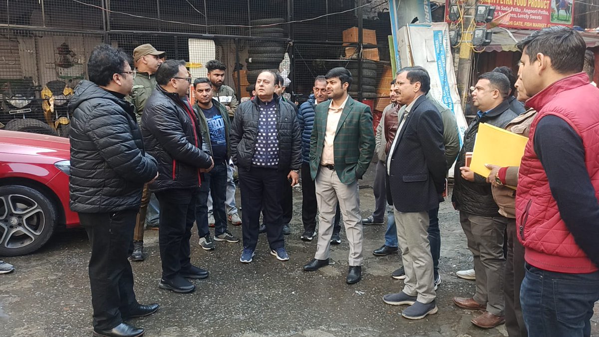 NewspointjK's tweet image. Commissioner, @jmcjammu , Dr. Devansh Yadav today conducted a tour of Jammu North to assess the #cleanliness and condition of municipal assets.

During the tour, the Commissioner visited various areas, including the #FishMarket at Kanji House, #Jammu.

@diprjk