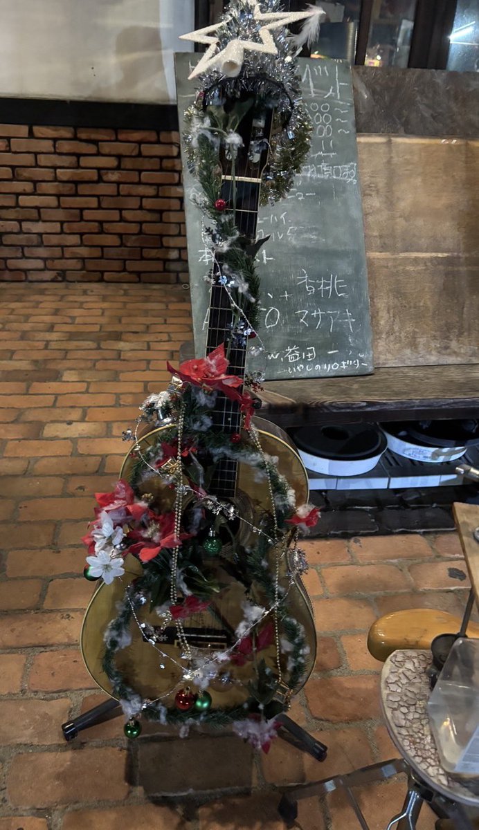 UupMCsHGBfHXDmb's tweet image. 今日は
一宮の尾張珈琲館で
#香桃マサアキ さん
#Frann さん
#AMATO さんの
ライブでした🎸

生ライブ
色々とあるから
楽しいし最高❣️❣️

香桃さん
Frannさん
AMATOさん
ファンの方
楽しい時間を
ありがとうございました🥰

次は
クリスマスライブ🎄
楽しみに頑張ろう✨✨