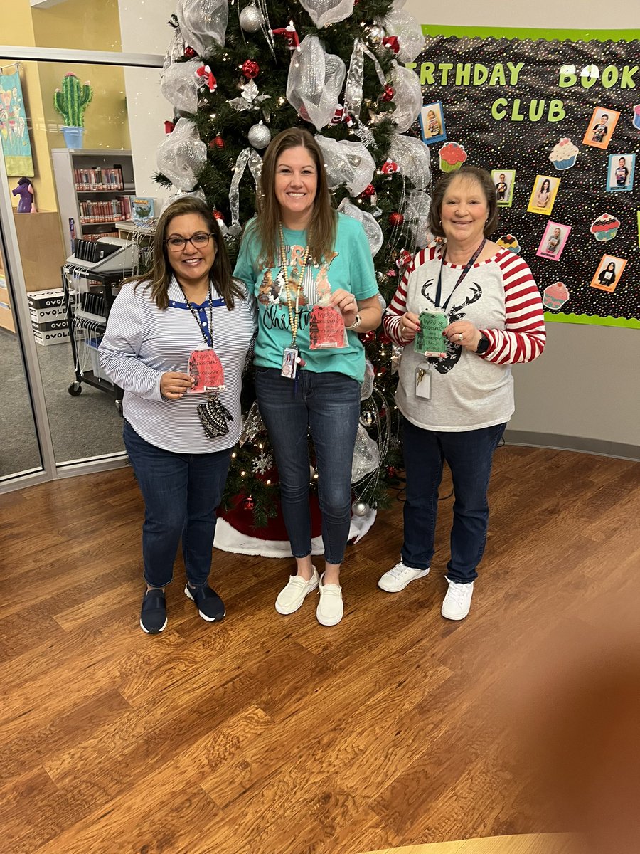 Rylander wishes our sister school, <a href="/WEinKaty/">🌟Wolfe Elementary</a>, a Merry “Kissmas” and a “Chappy” New Year! #RREGoViral