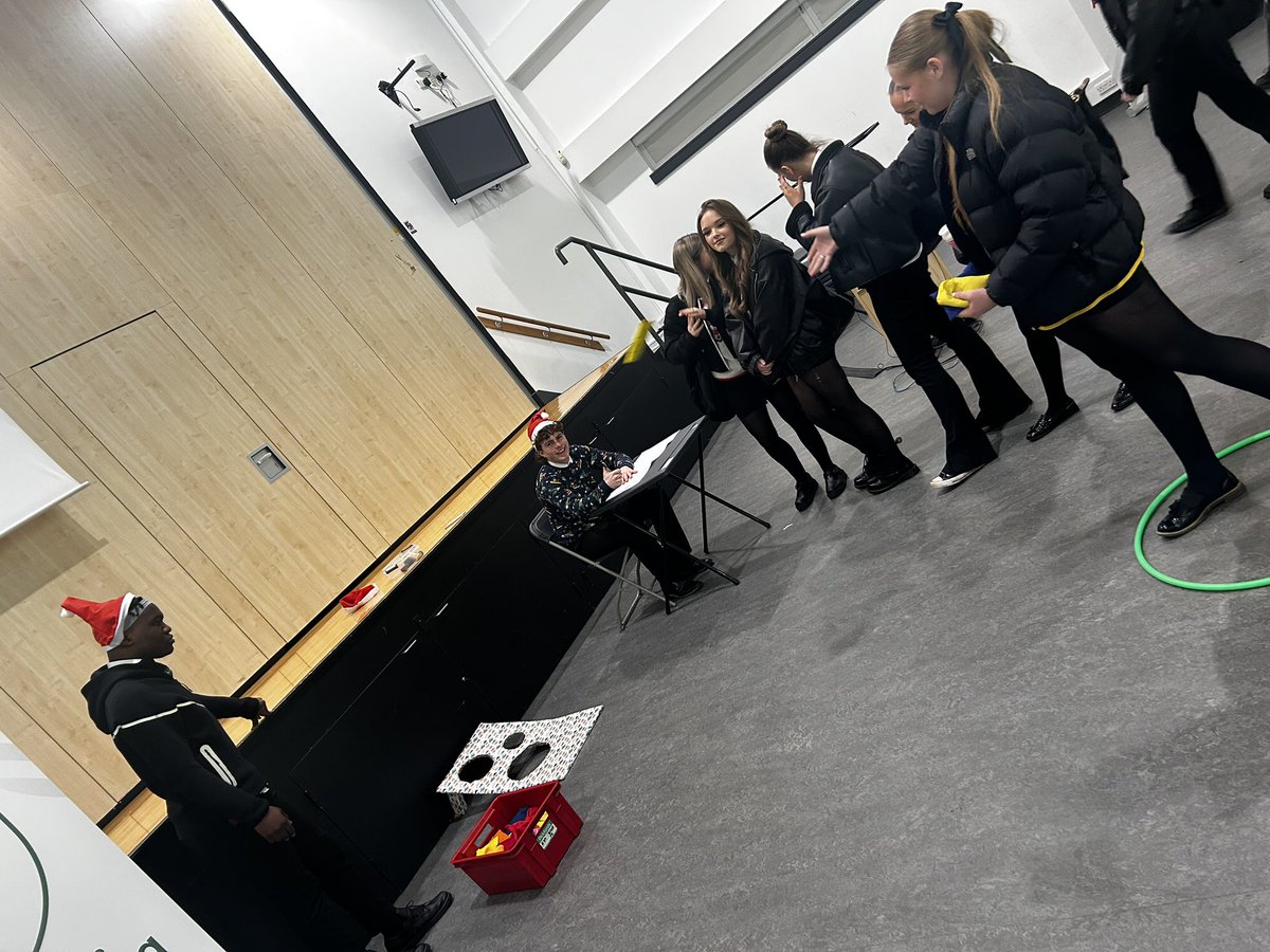 Mrs Ronnay tweet media