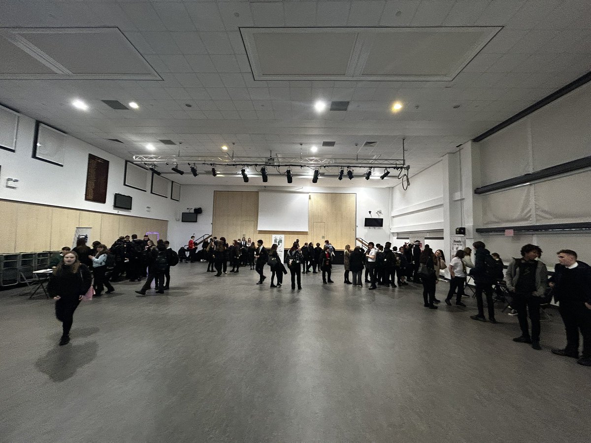 Mrs Ronnay tweet media