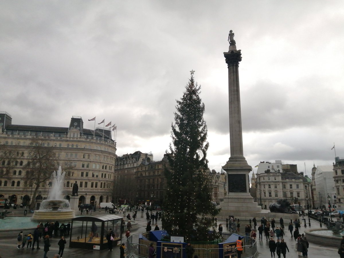 ourpulsars's tweet photo. Christmas tree, Trafalgar Square, London - 16th December https://t.co/C4uT348shx