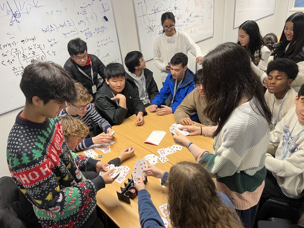 We're sending 2024 off in Imperial Maths School style! Our students organised a games afternoon and brightened up the place with a Christmas tree 🌲📚