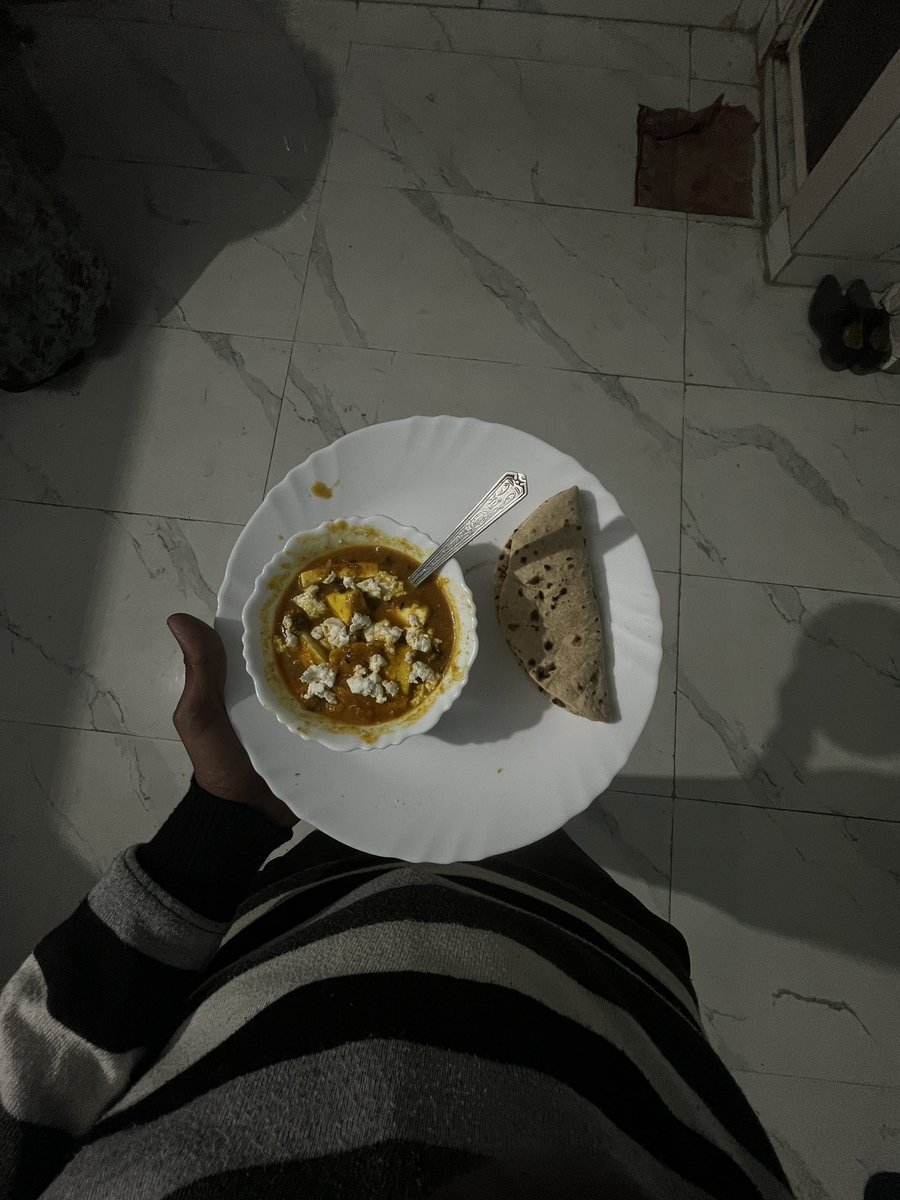 ekkahanihuu's tweet photo. Day 1: My Daily Food and Recipes Journal π₯
1. Morning: 6 AM 200 skipping + 15 mins meditation.
2. Breakfast: Poha.
3. Lunch: Veg pulao + 200g curd (25g protein).
4. Dinner: Shahi paneer + rotis (25g protein).
π Just Work hard; no one cares. π«ΆπΌ
#XJournal #piyushactivelife https://t.co/WZtFapNiQ6
