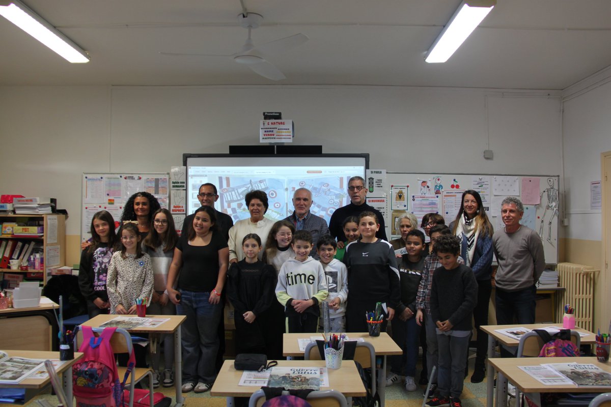 #Educazione | Félicitations à l'école de CM1 de l'an passée de l'école Calloni qui ont, ce jour, reçu la mention spéciale du Jury du concours national "les petits artistes de la mémoire" pour leur travail sur le résistant Pierre Chiarelli ! 

Bravi à Mme Paoli è a so classa !