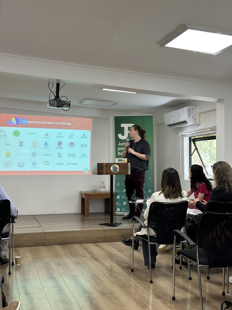 Sename_gobierno's tweet photo. 📅Directora nacional, María Eugenia Fernández, participa en lanzamiento de los resultados del proceso participativo #HablemosdeReinserción 

✅El objetivo fue abrir espacios de diálogo sobre reinserción. 

✅Se realizaron 151 encuentros en todo el país, con un 79% presencial. https://t.co/gzWqOr3EGF
