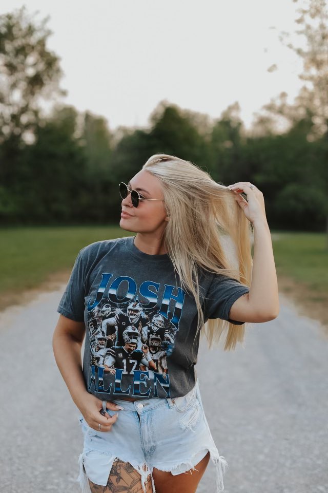 VictoryShirts20's tweet photo. 🦬Victory Monday Giveaway 🦬

All of our Josh Allen designs will be 17% off until Thursday with code MVP17 🏆 

What you win🤩
-1 item off of our website! 🎉

To Enter:
-Retweet &amp; Like This Tweet
-Follow us @VictoryShirts20 

Website: https://t.co/roJctrMSBx

#BillsMafia https://t.co/KdU57dTnQk