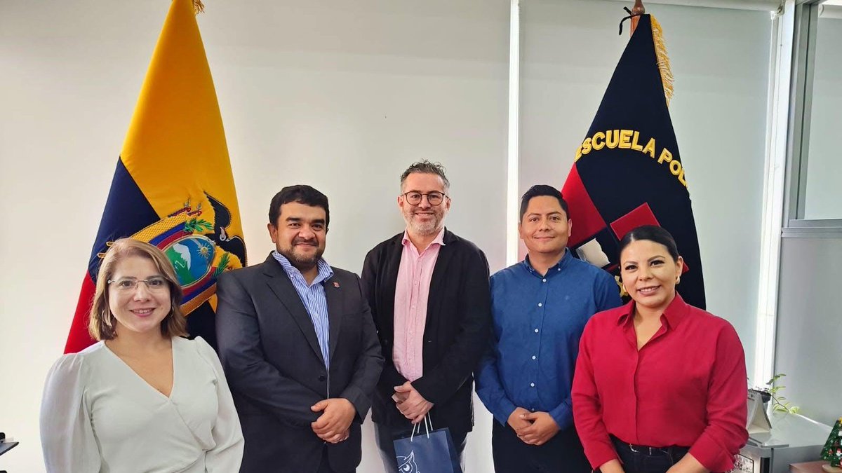 ABIFreiburg (@abifreiburg) on Twitter photo ✈️Our colleague <a href="/fr_frodriguez/">Fabricio Rodríguez</a> in #Quito #ecuador as guest professor.
For one week he exchanged with colleagues & students at <a href="/EPNEcuador/">EPNEcuador</a> about e.g. conflicts over #energy and critical raw materials & alternative #development paradigms.
Read more:
arnold-bergstraesser.de/en/news/fabric… ✈️Our colleague <a href="/fr_frodriguez/">Fabricio Rodríguez</a> in #Quito #ecuador as guest professor.
For one week he exchanged with colleagues & students at <a href="/EPNEcuador/">EPNEcuador</a> about e.g. conflicts over #energy and critical raw materials & alternative #development paradigms.
Read more:
arnold-bergstraesser.de/en/news/fabric…