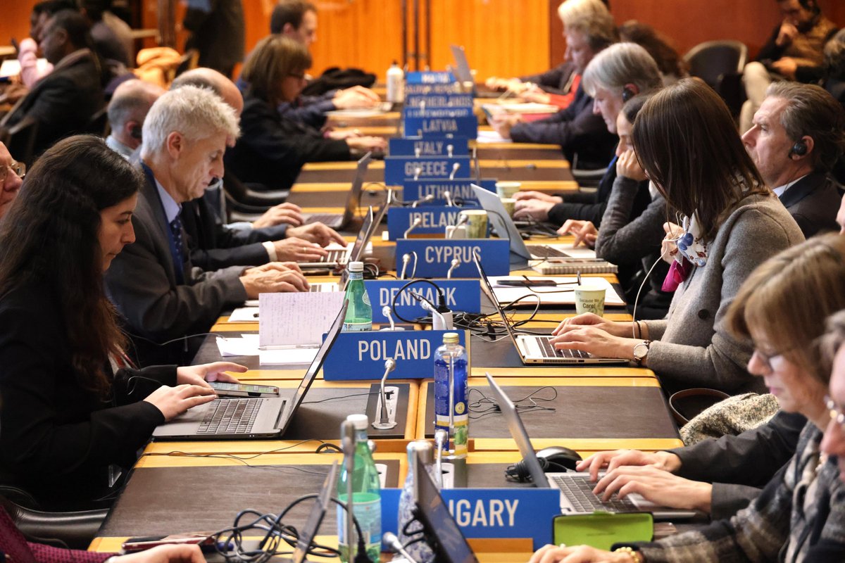 🌊 A splash of blue in Room CR!

WTO members who have ratified the #FisheriesSubsidies Agreement now have the option to display their commitment to sustainable oceans with blue nameplates. #WTOFishCount