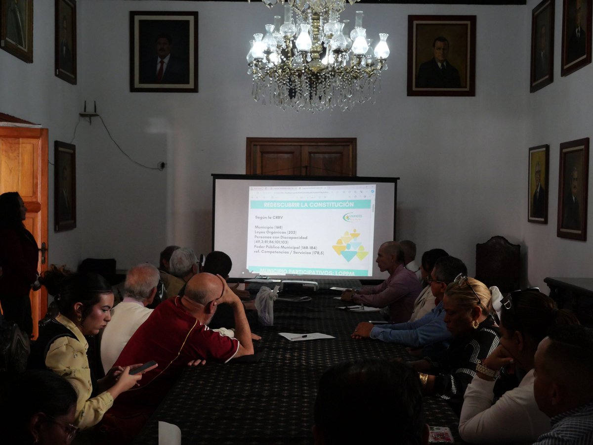 MeridaPropone's tweet image. El jueves #12Dic estuvimos presentes en el conversatorio de diálogo abierto sobre la ley de personas con discapacidad en el estado #MéridaVe 

¿Tu conocías esta ley? ¿Crees que se aplica en el municipio? 

Abrimos hilo 👇🏻

#LaGentePropone