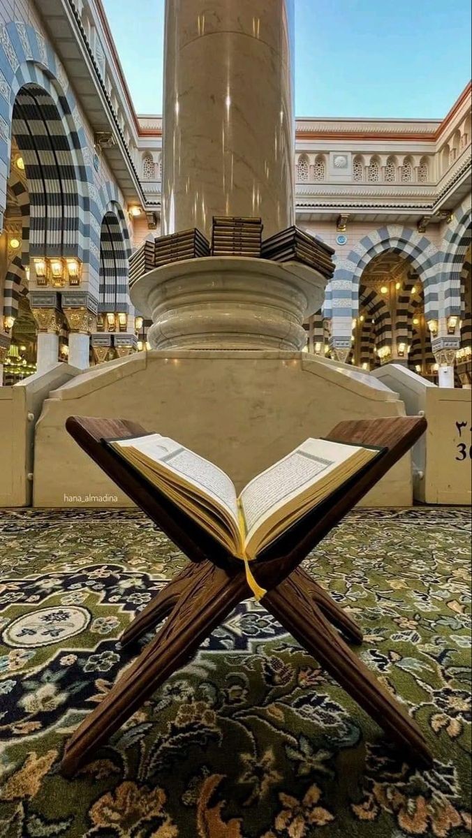 hema_rhem's tweet photo. 🔴
التوحيد هو سر السعادة

قال شَيخ الإسلام ابنُ تَيمِيِّة - رَحِمَهُ اللهُ تَعَالَى - :

✍️" أصل السعادة وأصل النجاة من العذاب هو توحيد الله والإيمان برسله واليوم الآخر والعمل الصالح " .

📚[ نَقْضُ المَنْطِقِ (١٧٦) ]

#التوحيد_أولا

✍️قال الشيخ ابن عثيمين رحمه 
«المهمُّ بنا أيها الإخوة أن نحرص على بثِّ روح التوحيد: توحيدِ الألوهية في نفوس الناس حتى يكون هدف الإنسان وجه الله والدار الآخرة في جميع شؤونه في عباداته وأخلاقه ومعاملاته...وبهذا التوحيد ينال العبد سعادة الدنيا والآخرة "

📚 مجموع رسائل الشيخ ابن عثيمين (٧/ ٣٥١)