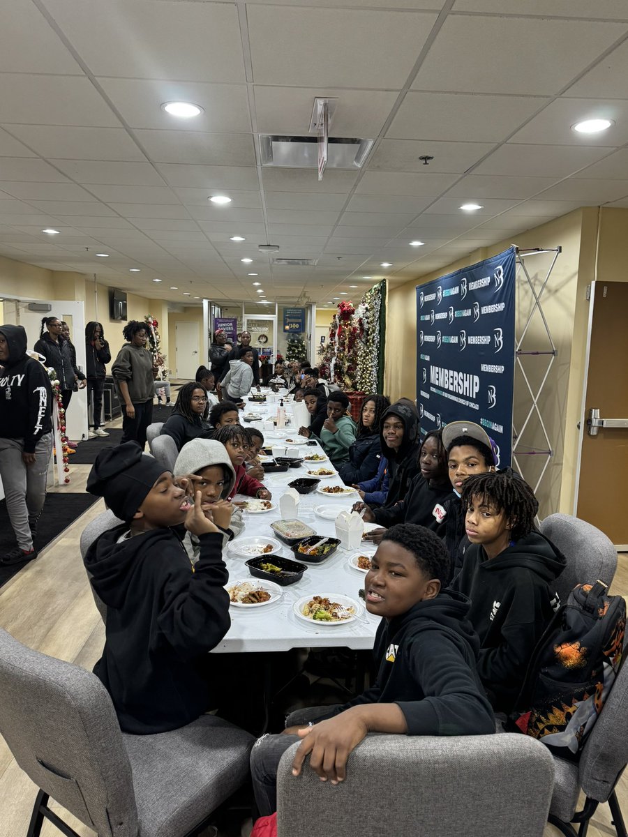 CoreyBBrooks's tweet image. One of the greatest joys of pastoring in the hood is being a father figure to so many kids. This Sunday after church, we shared Chinese food and real talk about family, finances, faith, and friendships. These moments matter.

#FaithInAction #MentorshipMatters #BuildingCommunity…